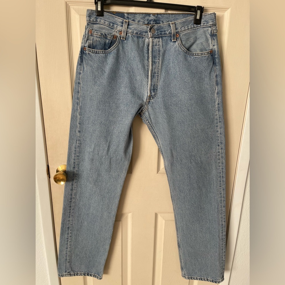 Vintage Levi’s 501 USA made in 90s men’s 34x32 fit true to size light washed